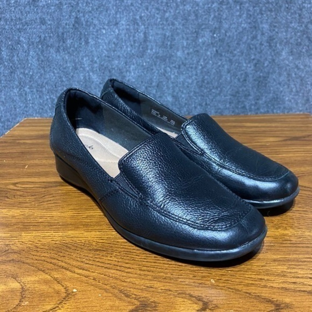 Clarks Collection Womens Black Leather Slip On Loafers Low Wedge 7.5W Minimalist